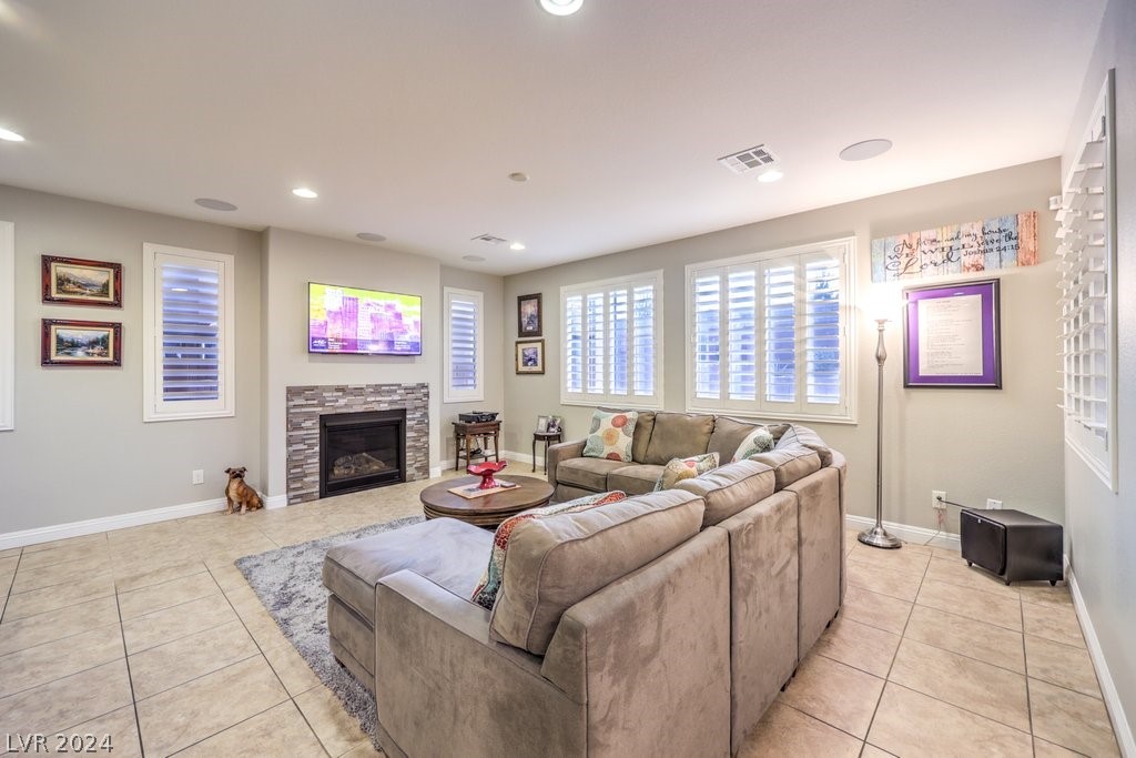 7299 Ellington Park Street