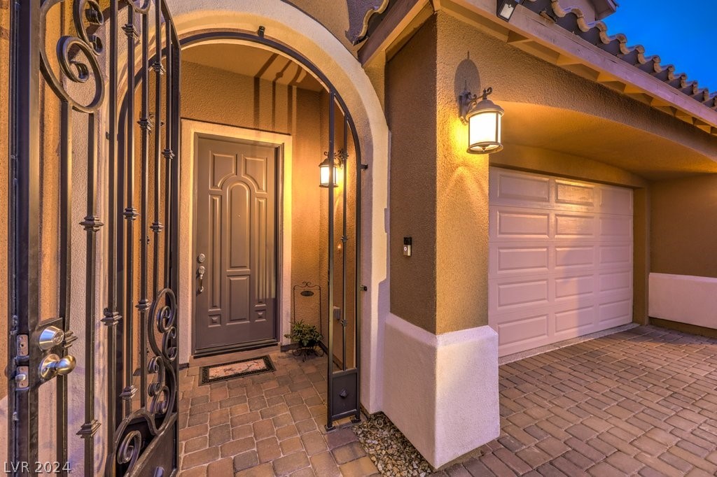 7299 Ellington Park Street