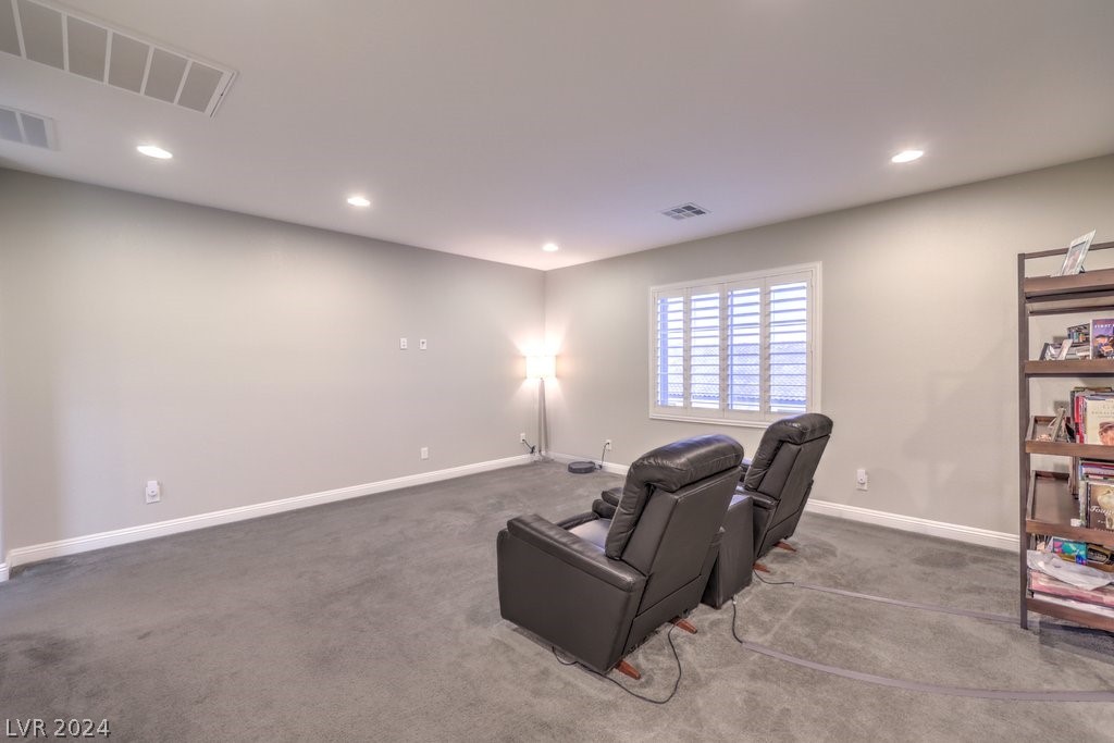 7299 Ellington Park Street