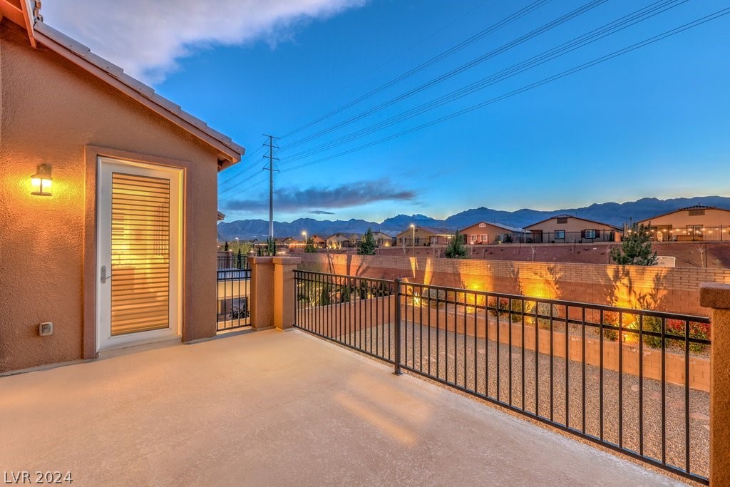 7299 Ellington Park Street