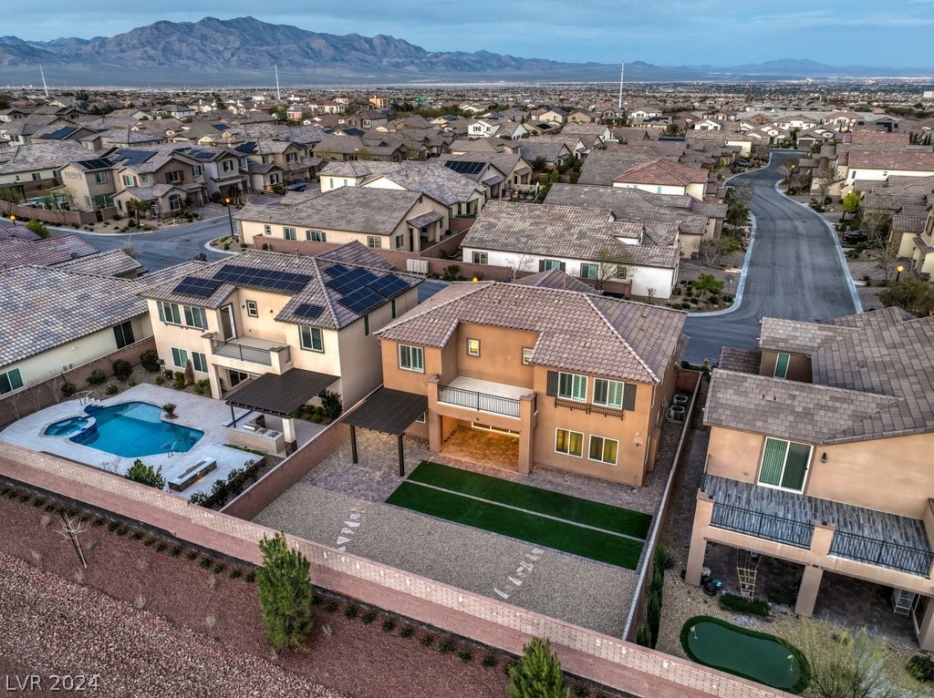 7299 Ellington Park Street