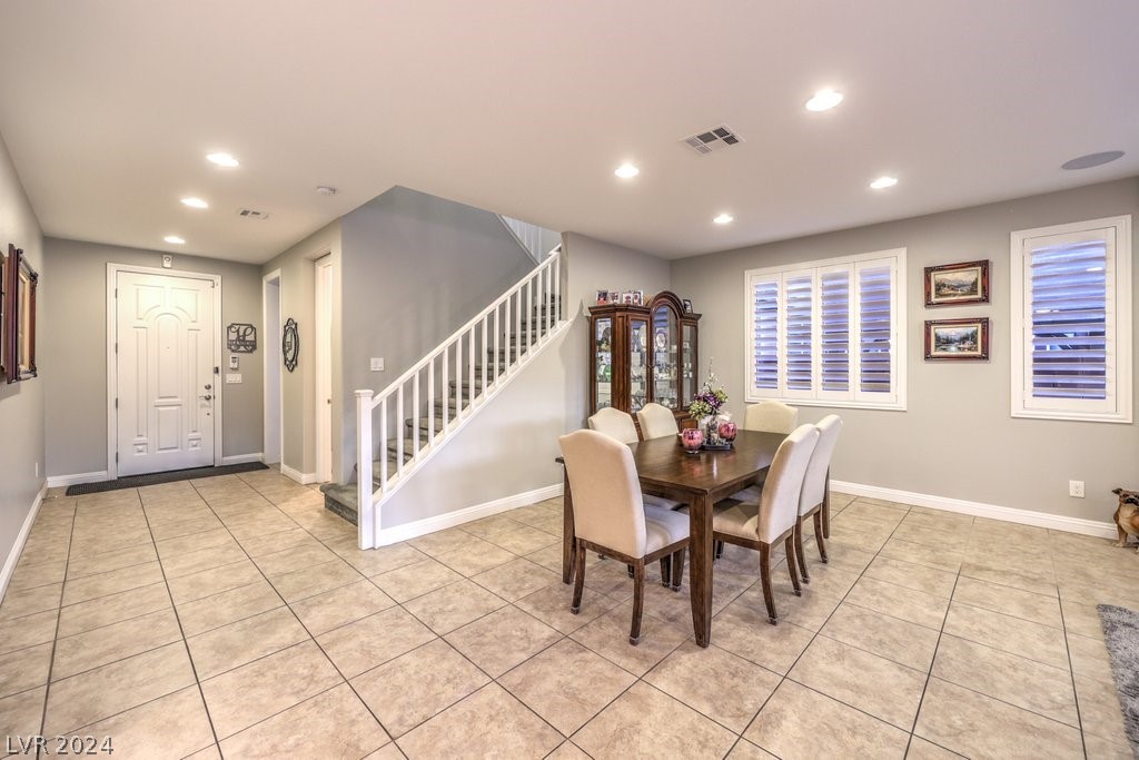 7299 Ellington Park Street