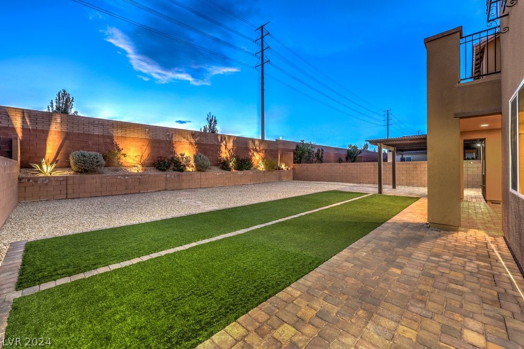 7299 Ellington Park Street