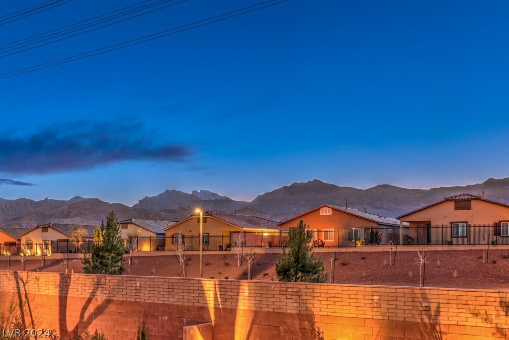 7299 Ellington Park Street