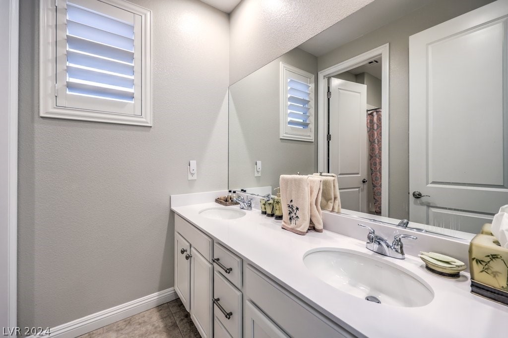 7299 Ellington Park Street