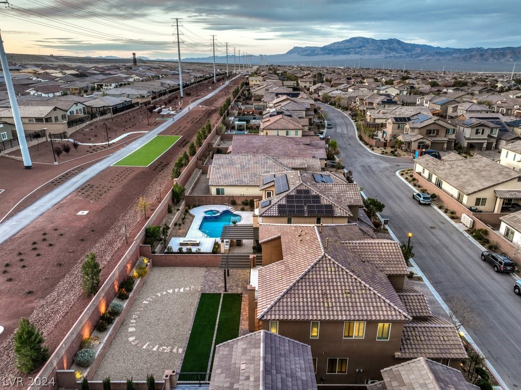 7299 Ellington Park Street