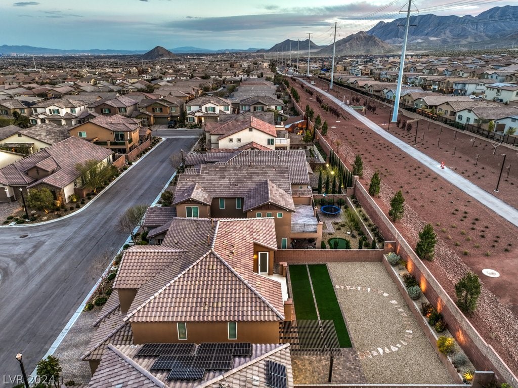 7299 Ellington Park Street