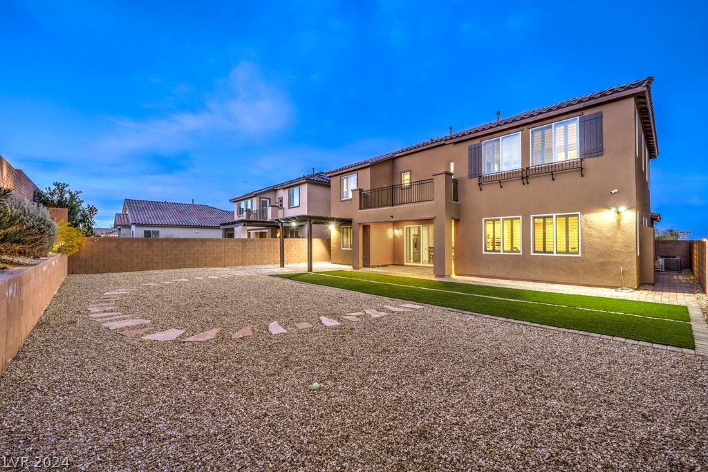 7299 Ellington Park Street