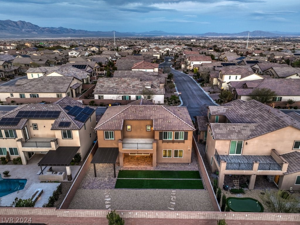 7299 Ellington Park Street