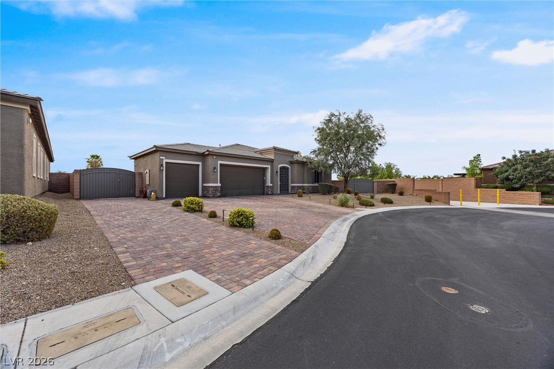 6820 Velvet Snow Street