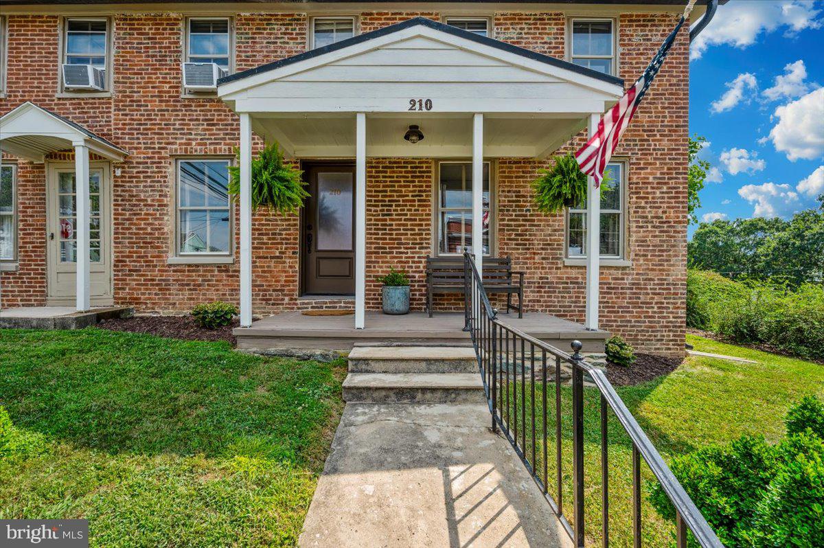 210 High St