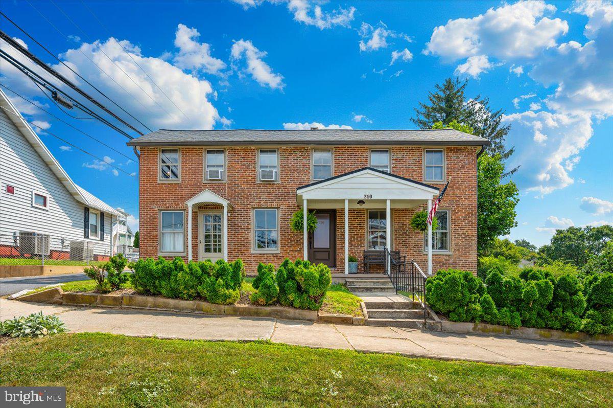 210 High St