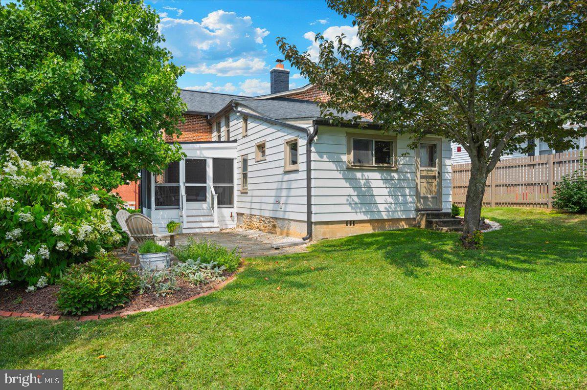 210 High St