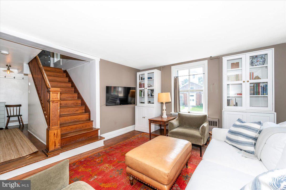 210 High St