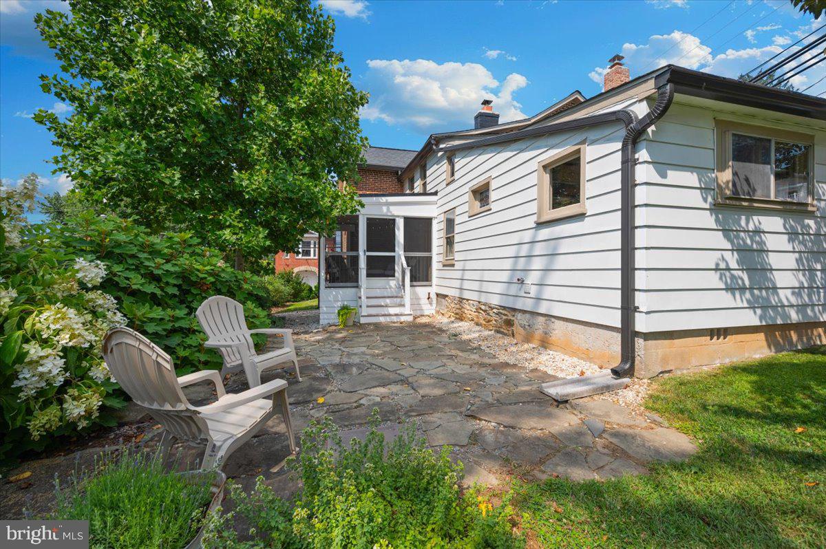 210 High St