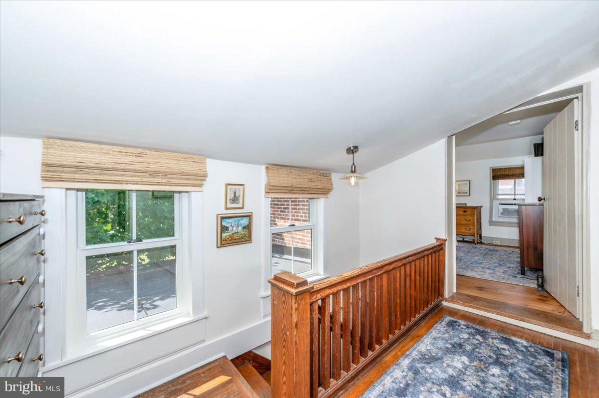 210 High St
