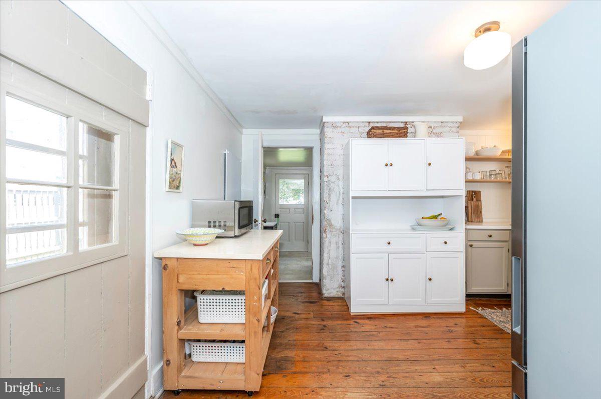 210 High St