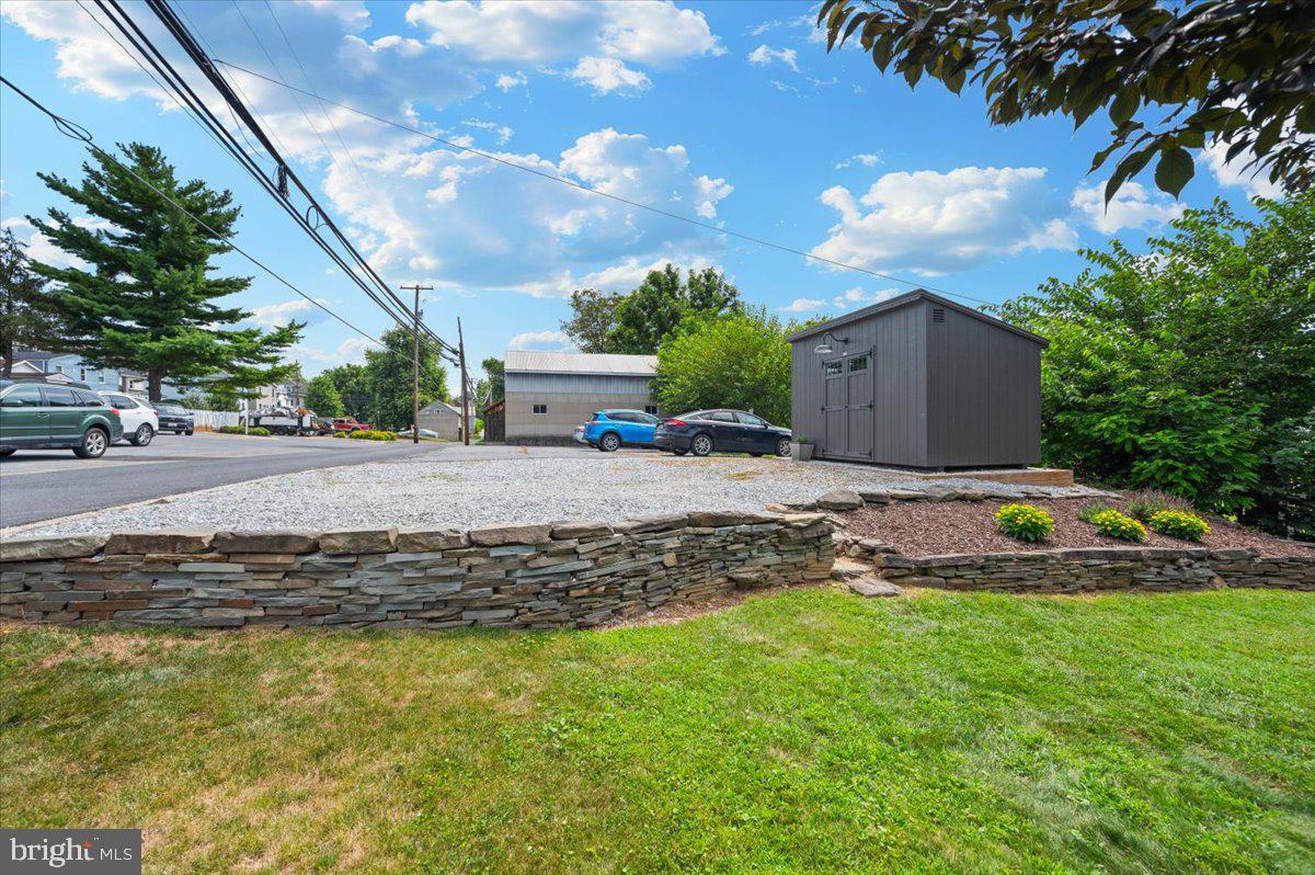 210 High St