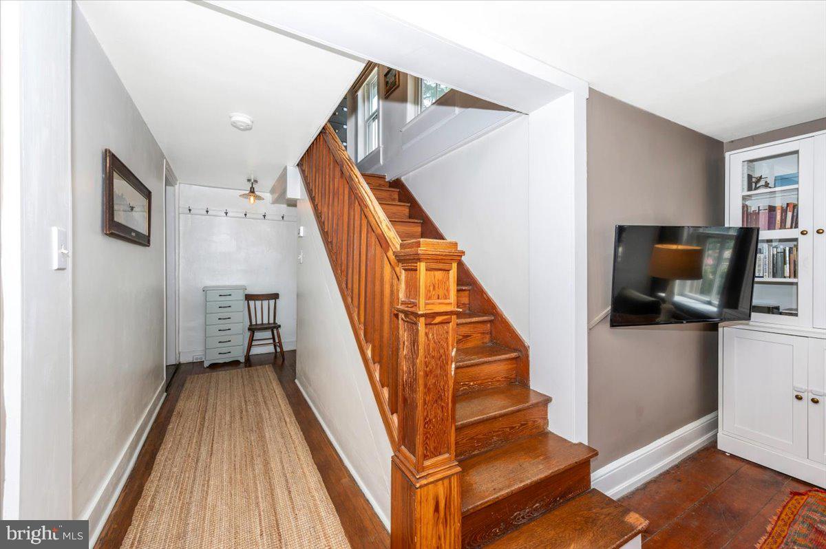 210 High St