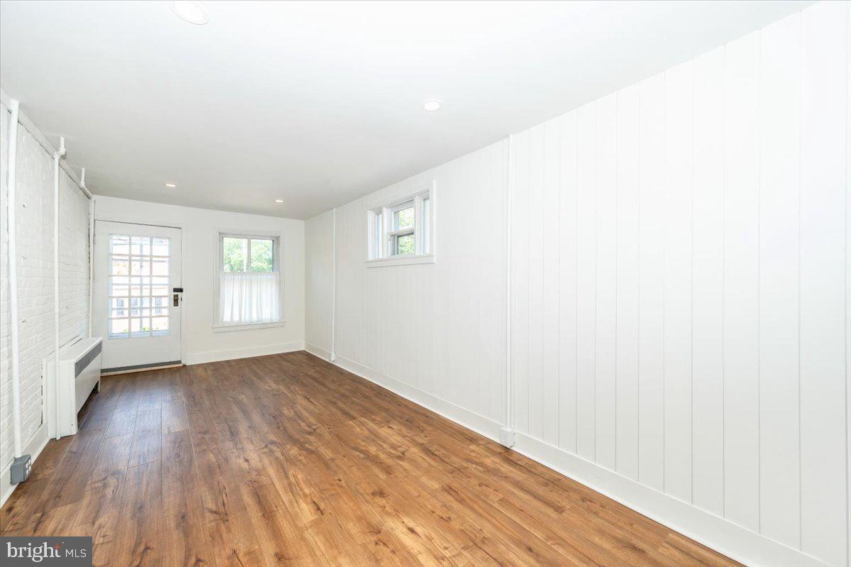 210 High St