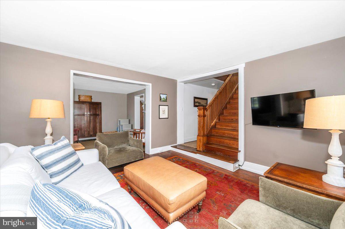 210 High St