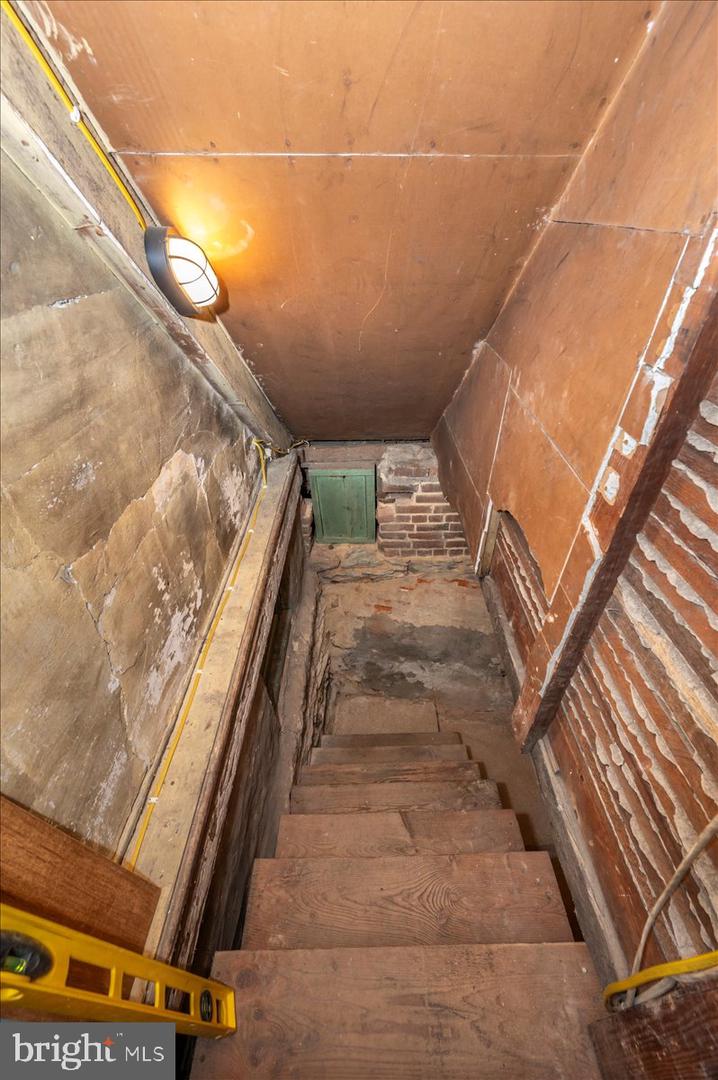 210 High St