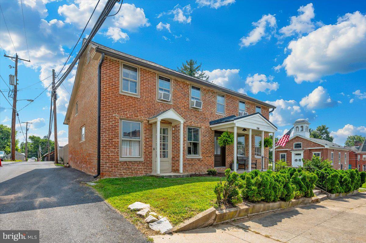 210 High St