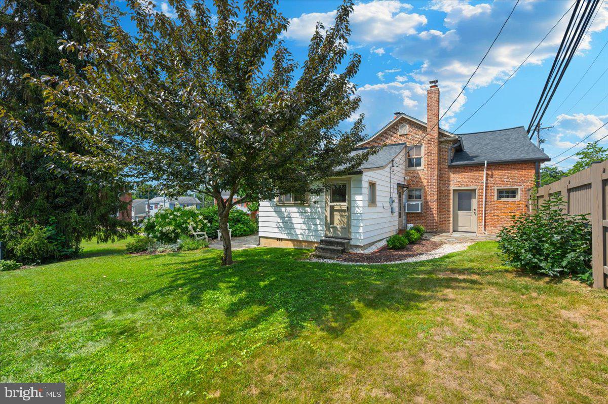 210 High St
