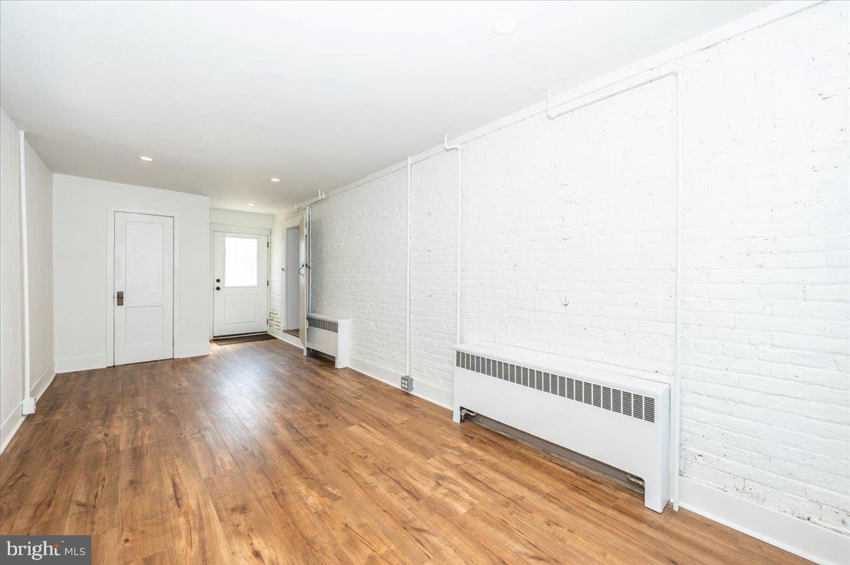 210 High St