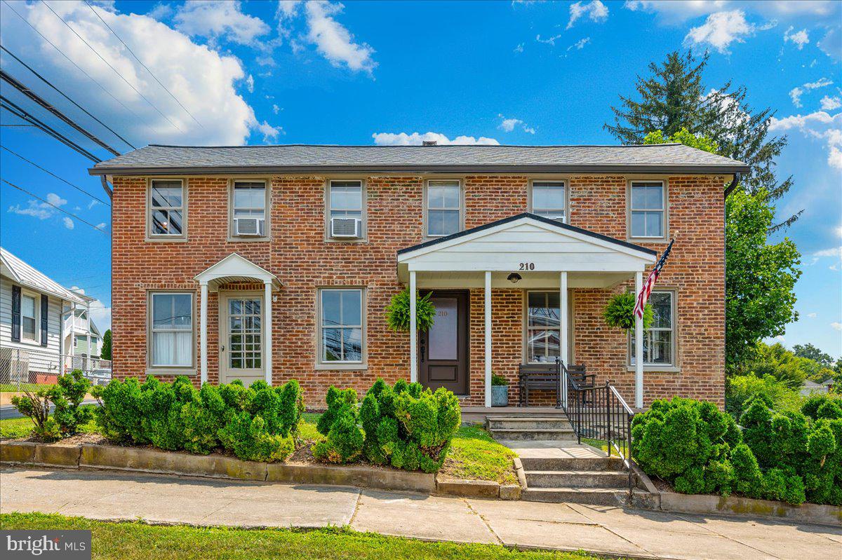 210 High St
