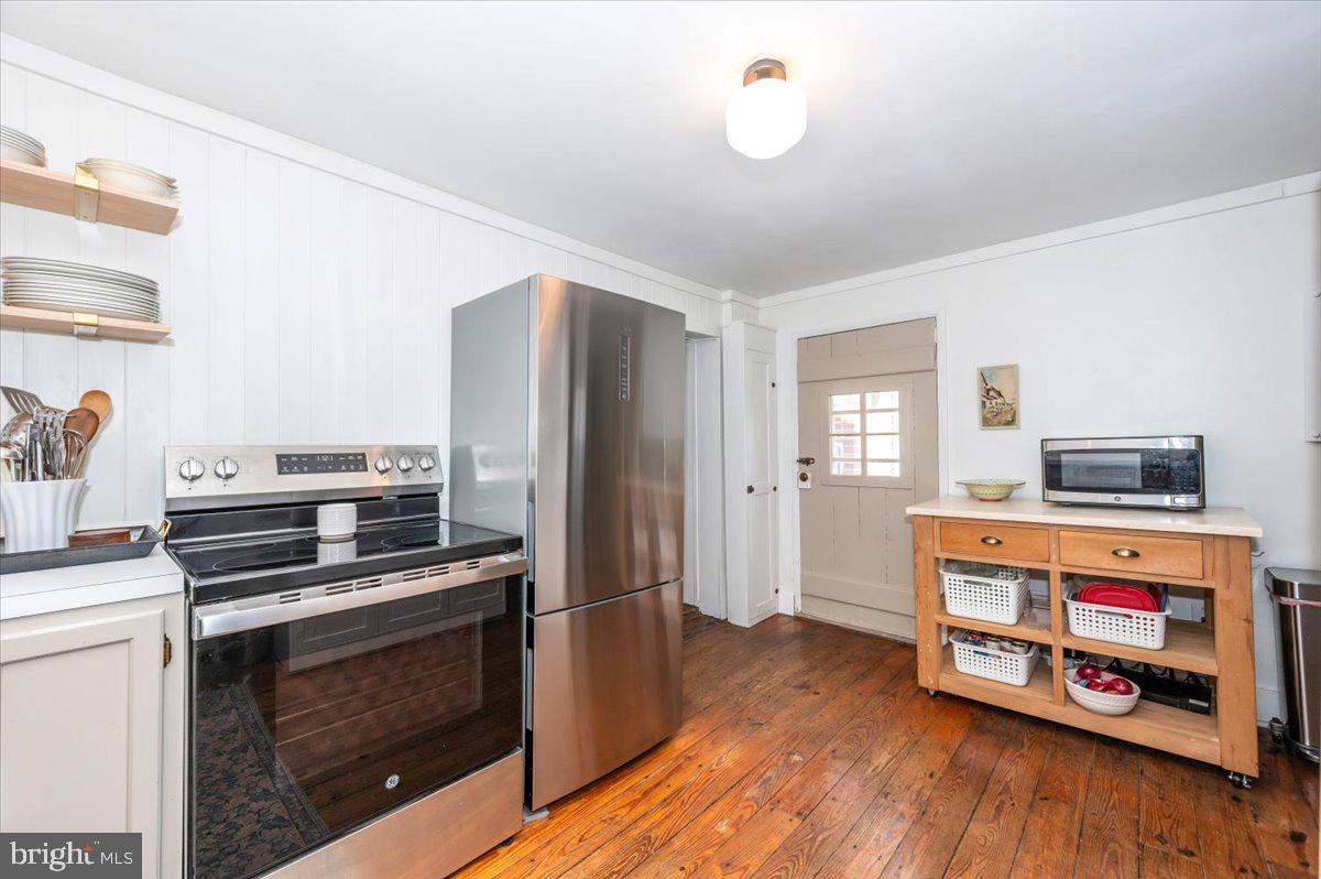210 High St