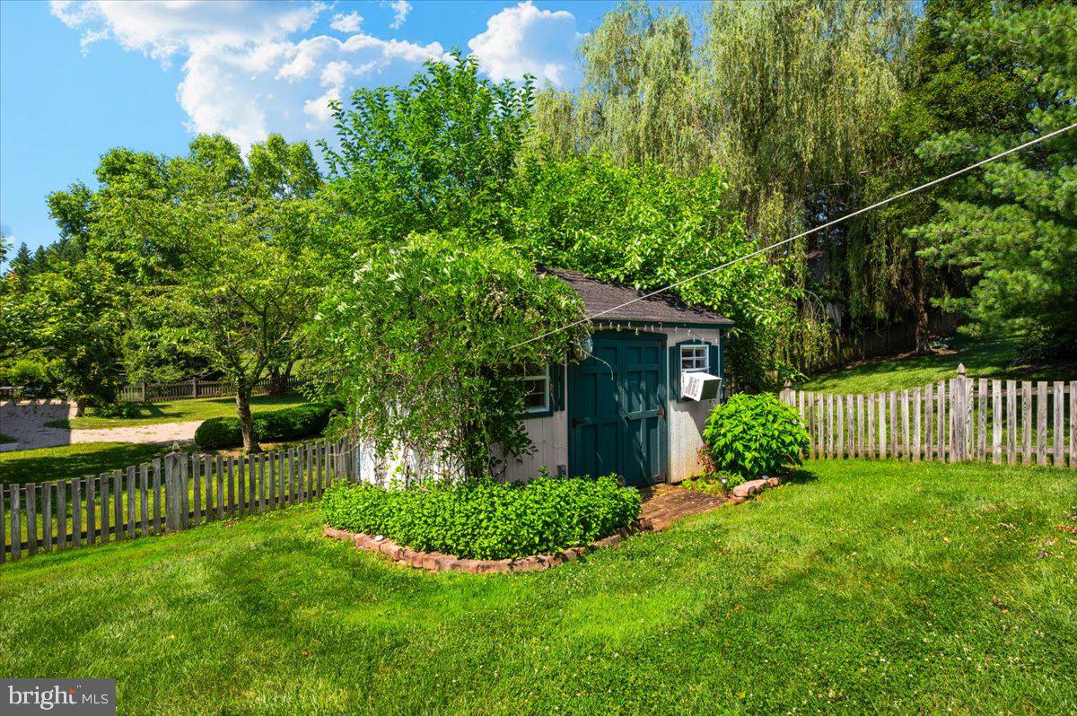 6751 Danbrook Ct