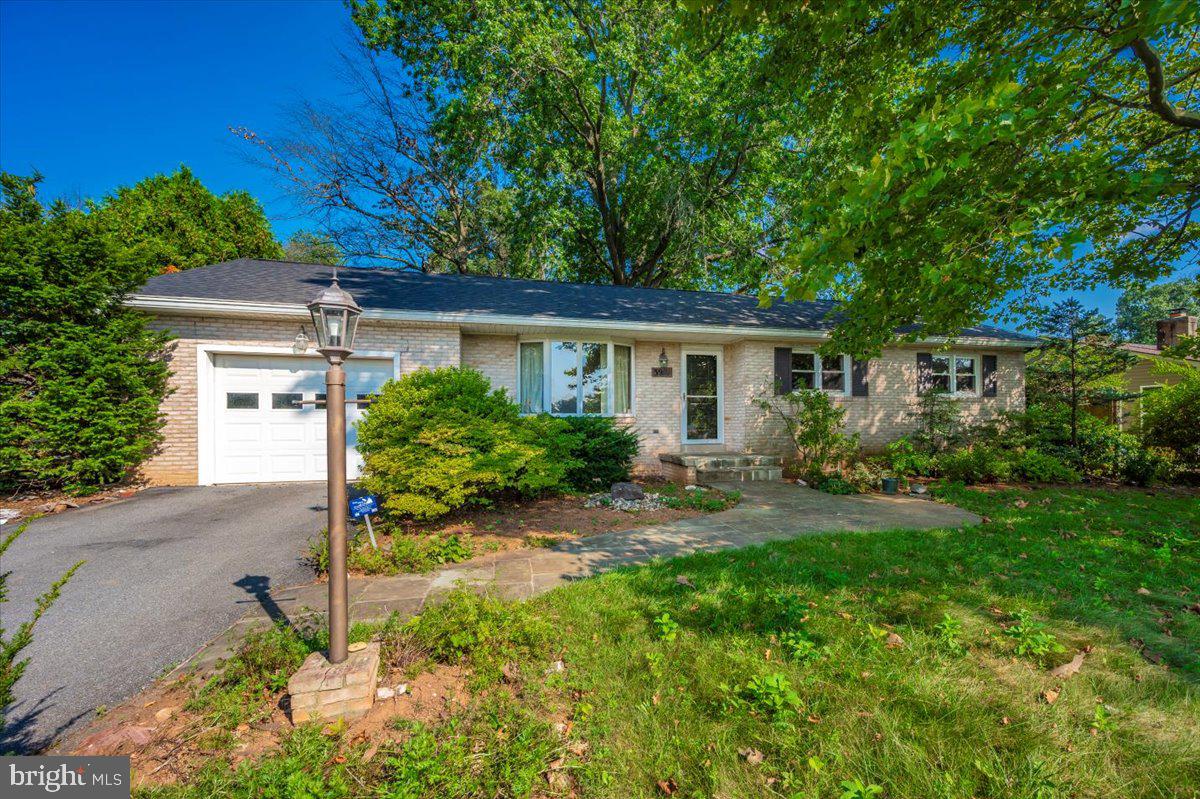 3901 Shadywood Ct
