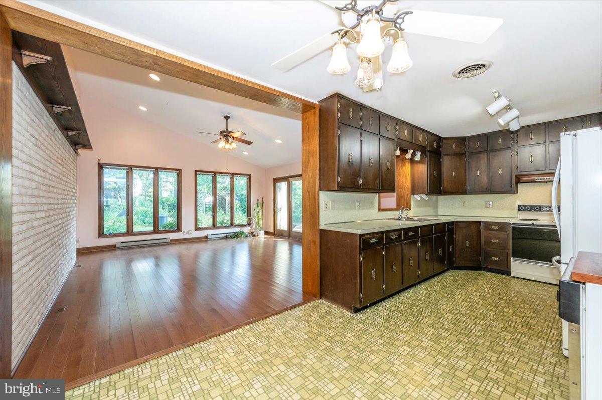 3901 Shadywood Ct