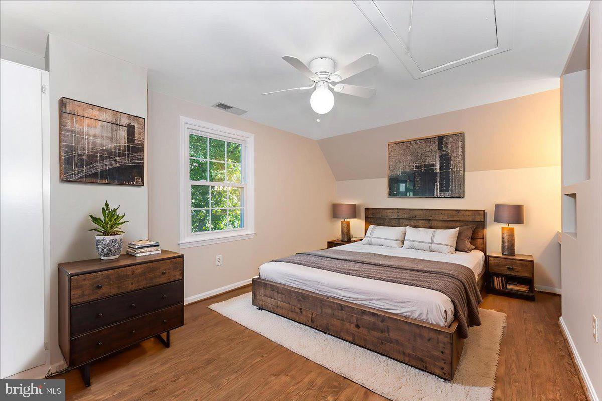 10742 LAKE EDGE COURT