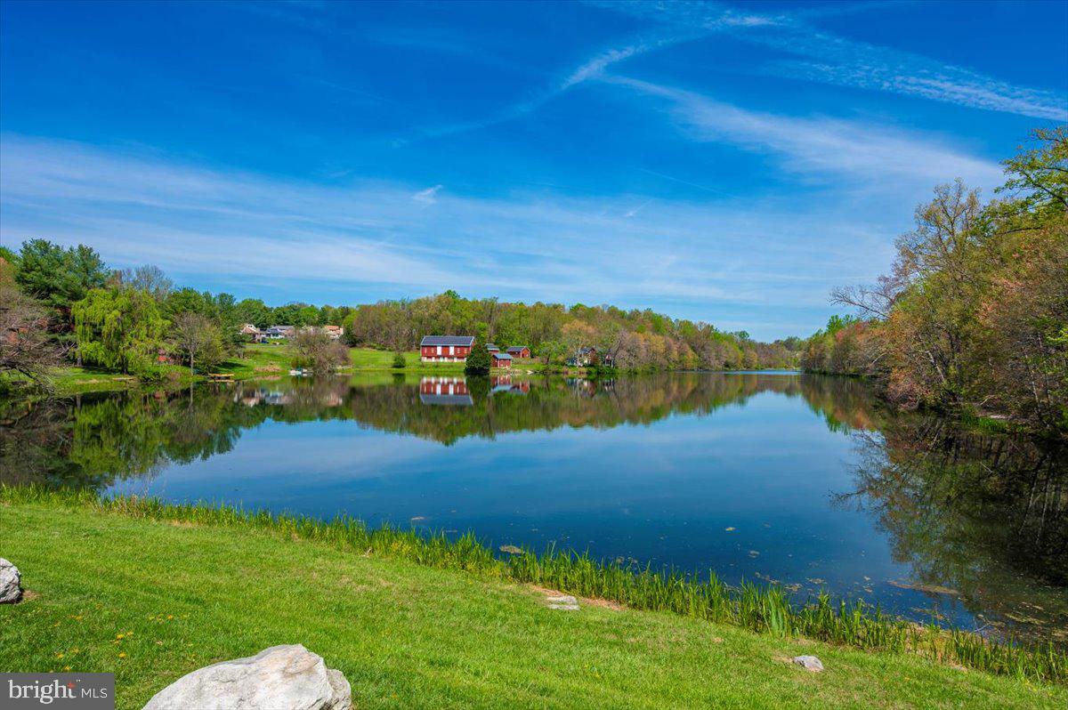 10742 LAKE EDGE COURT