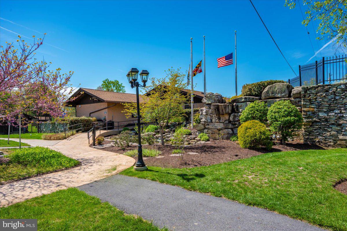 10742 LAKE EDGE COURT