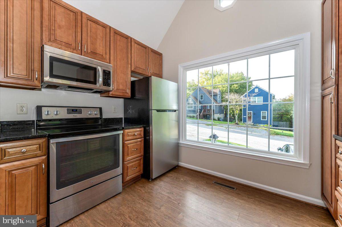 10742 LAKE EDGE COURT