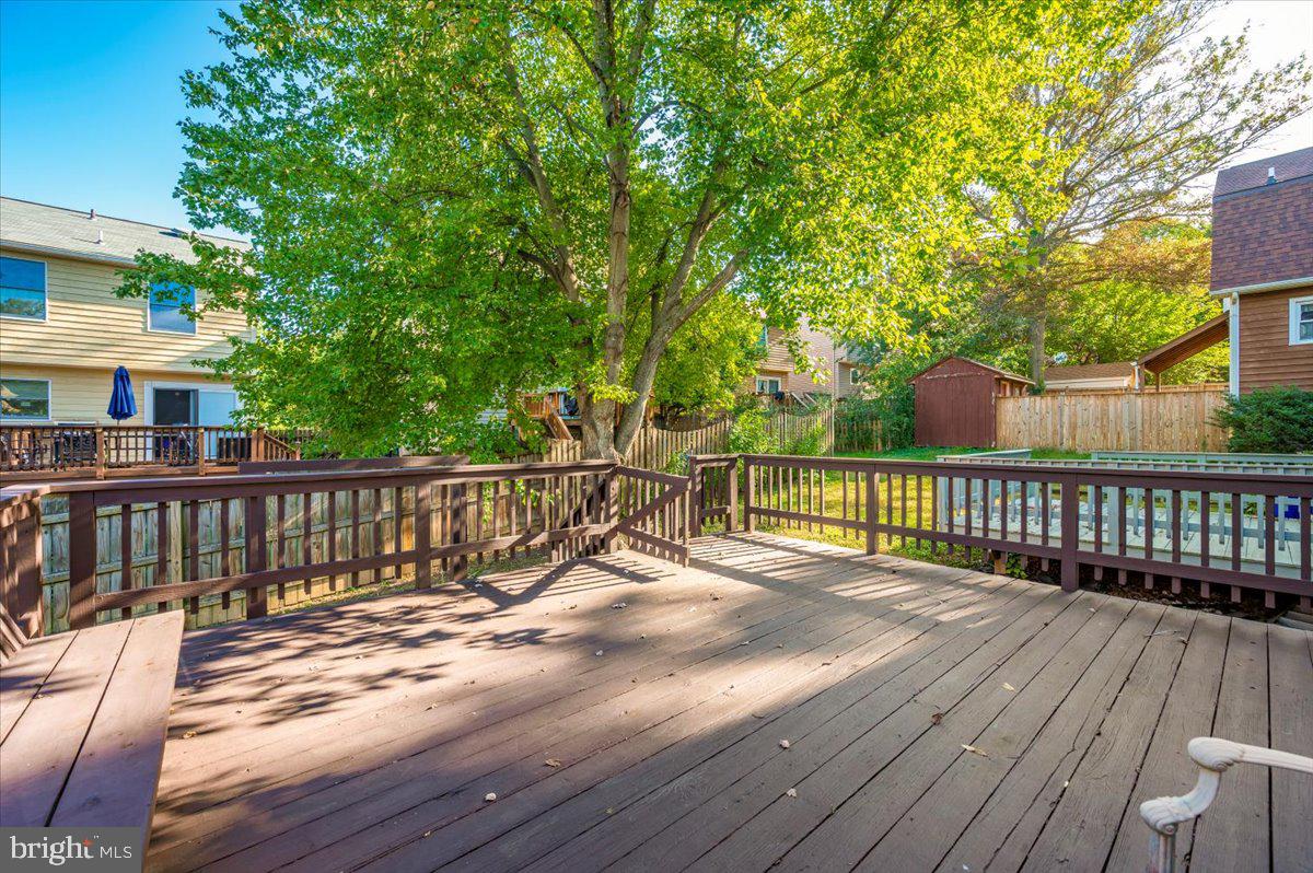 10742 LAKE EDGE COURT