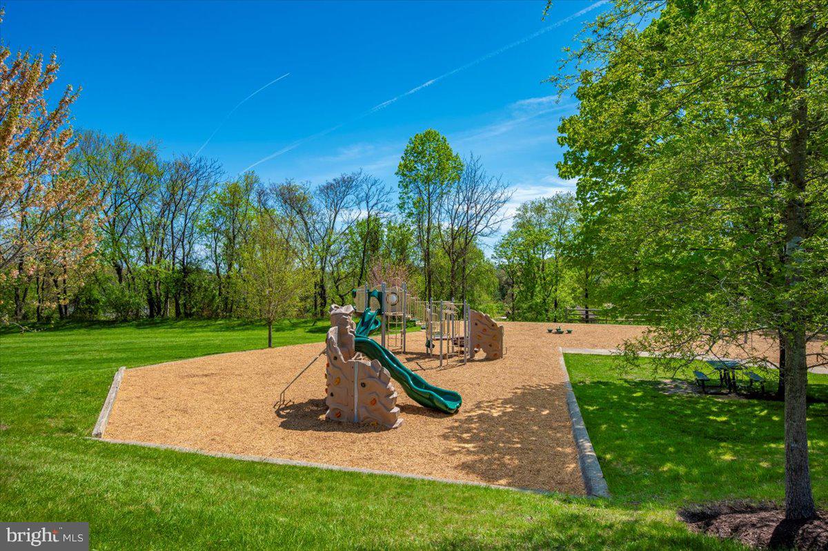 10742 LAKE EDGE COURT