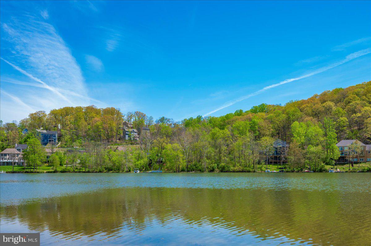 10742 LAKE EDGE COURT