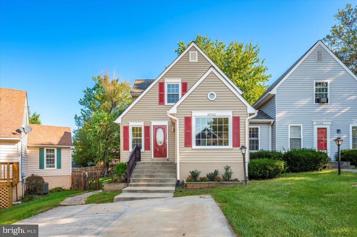 10742 LAKE EDGE COURT