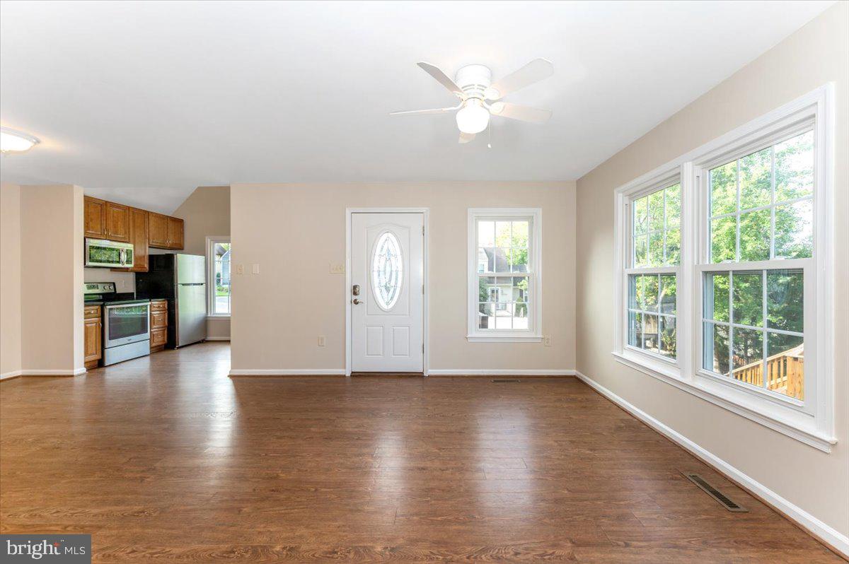 10742 LAKE EDGE COURT