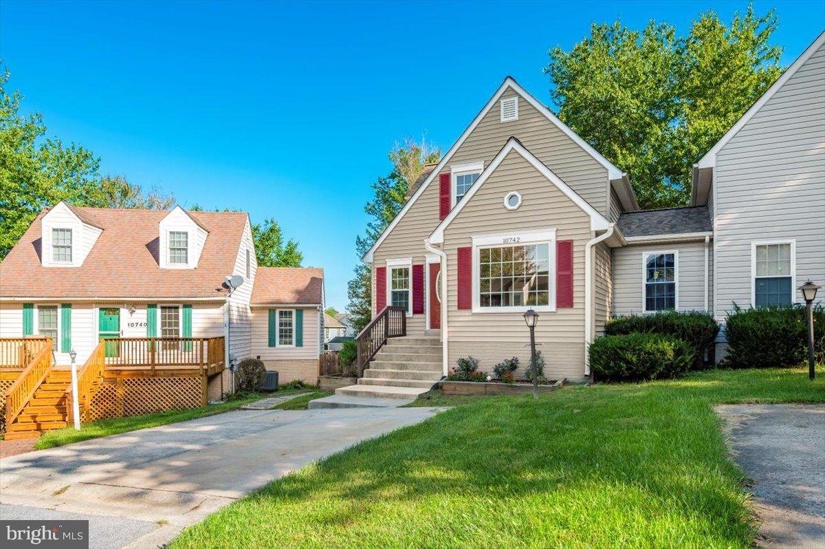 10742 LAKE EDGE COURT