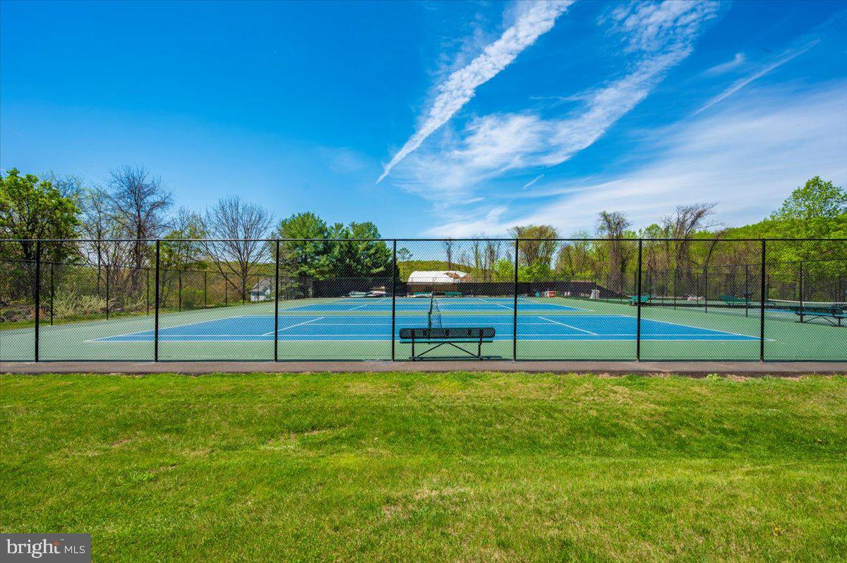 10742 LAKE EDGE COURT