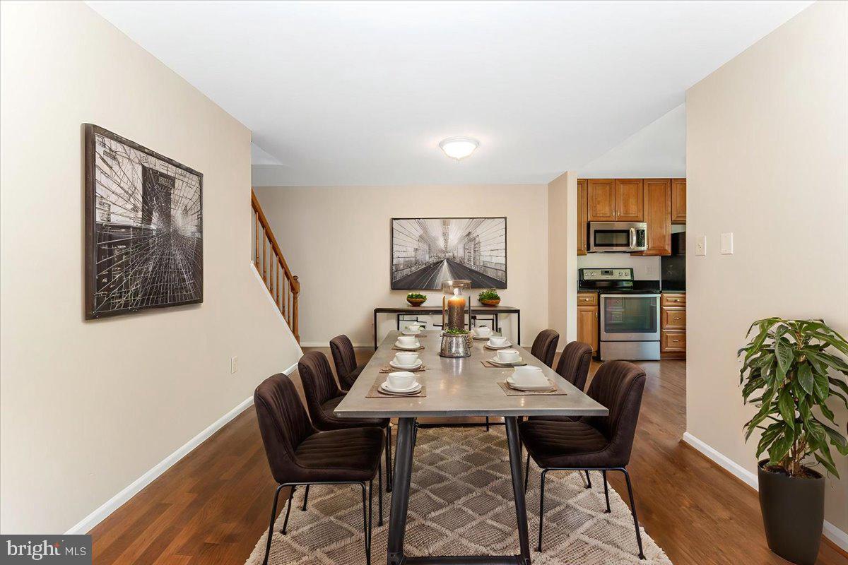 10742 LAKE EDGE COURT