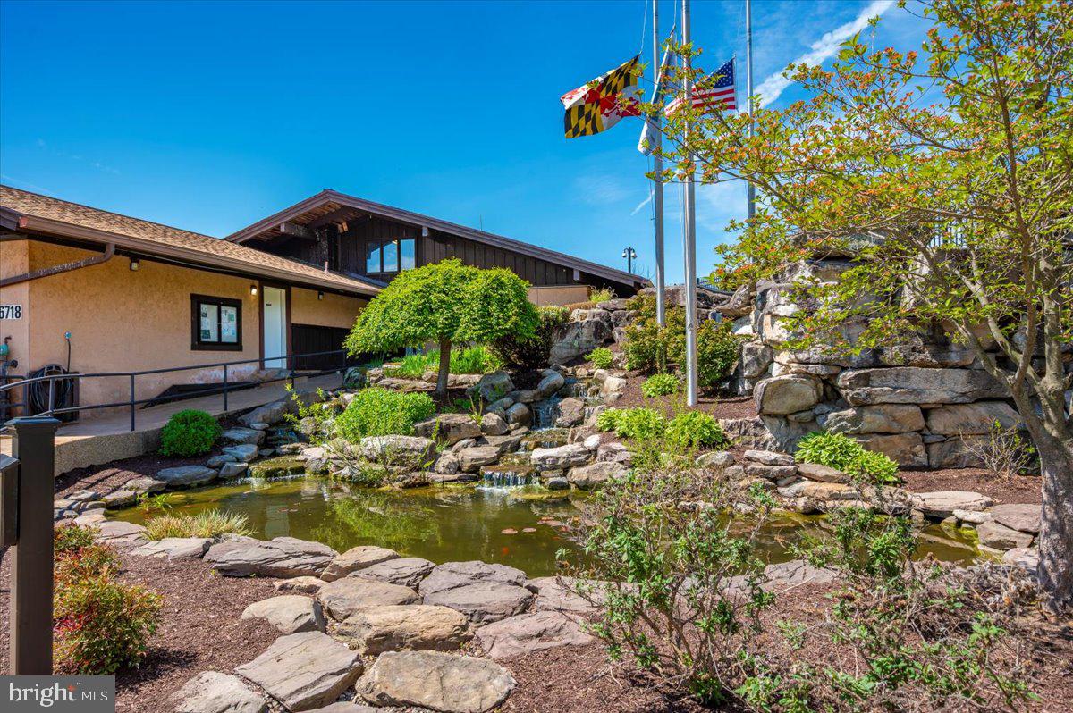 10742 LAKE EDGE COURT