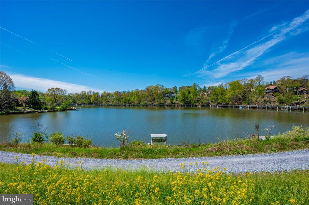 10742 LAKE EDGE COURT