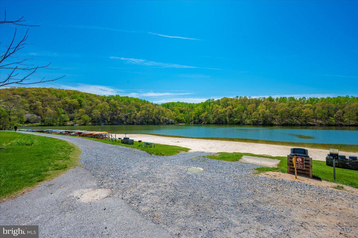 10742 LAKE EDGE COURT