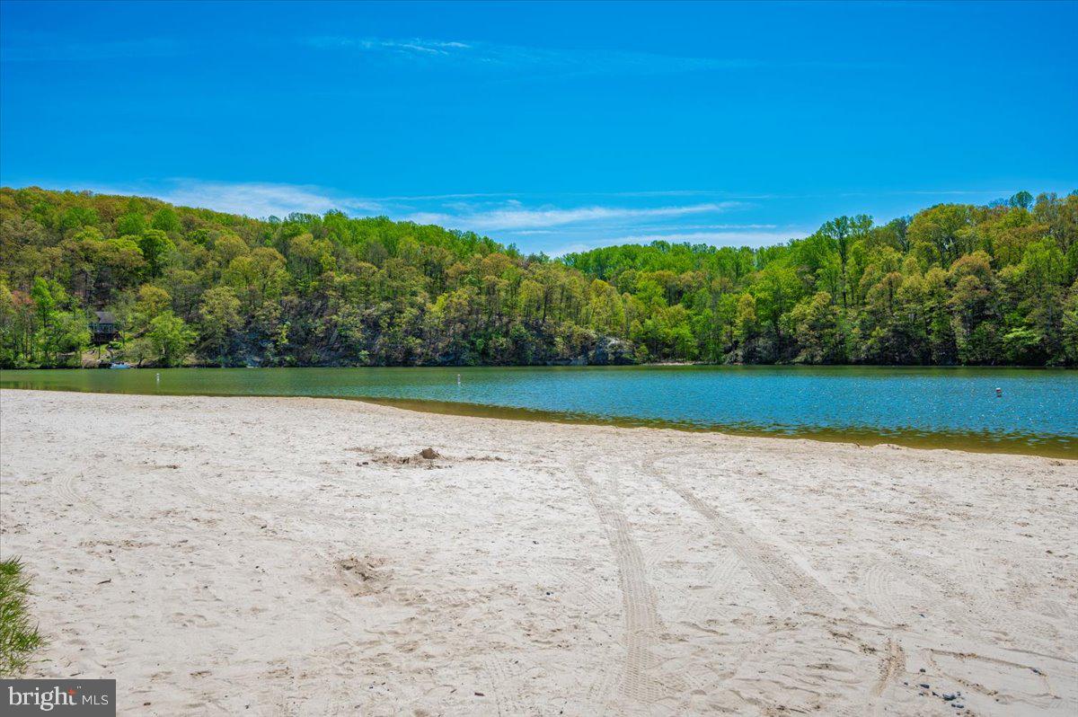 10742 LAKE EDGE COURT